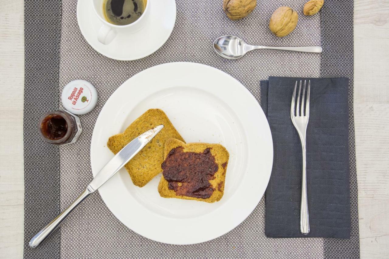 レッチェ ラ フィネストラ スル コンビット B＆B　 Bed & Breakfast エクステリア 写真